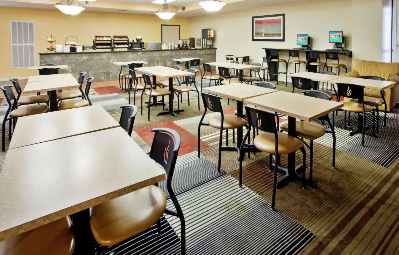 Hotel La Quinta By Wyndham Airport Graceland 3*
