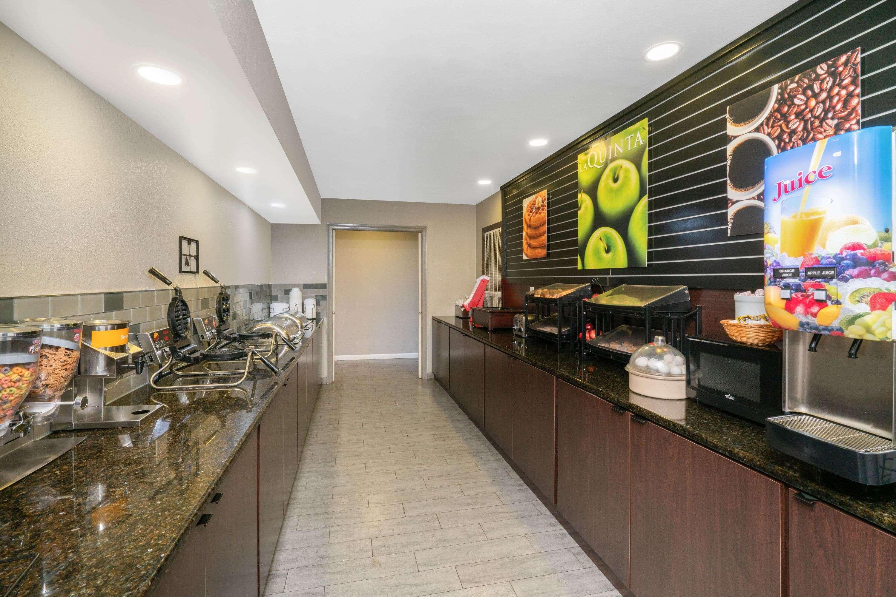 Hotel La Quinta By Wyndham Airport Graceland 3*