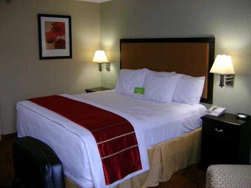 Hotel La Quinta By Wyndham Airport Graceland
