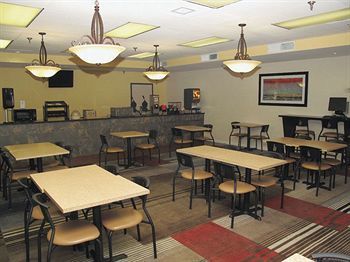 La Quinta By Wyndham Airport Graceland Hotel 3*