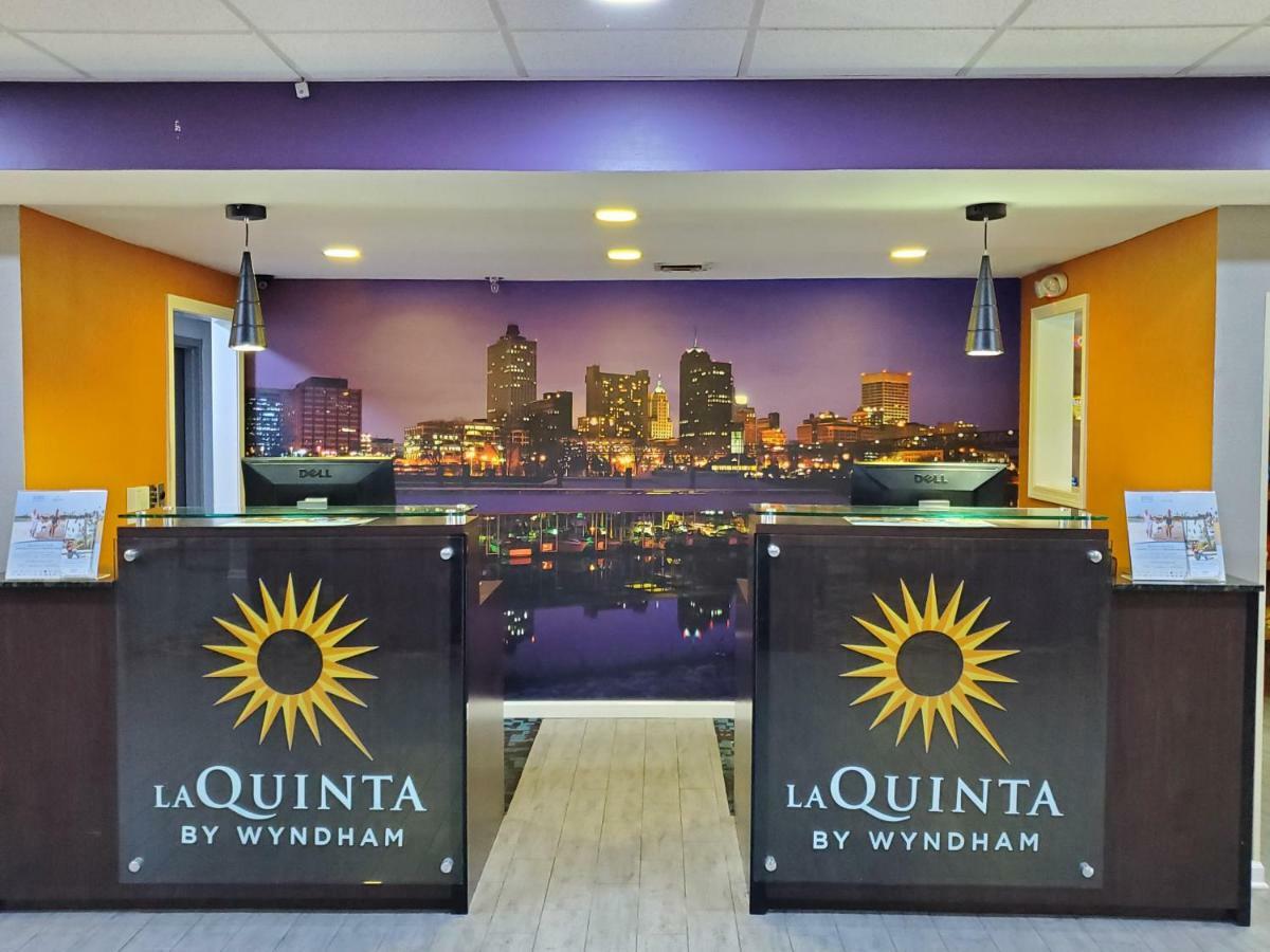 La Quinta By Wyndham Airport Graceland Hotel 3*